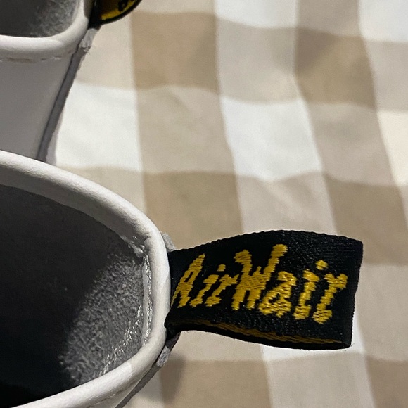 BRAND NEW white and black Dr. Martens - Picture 4 of 6